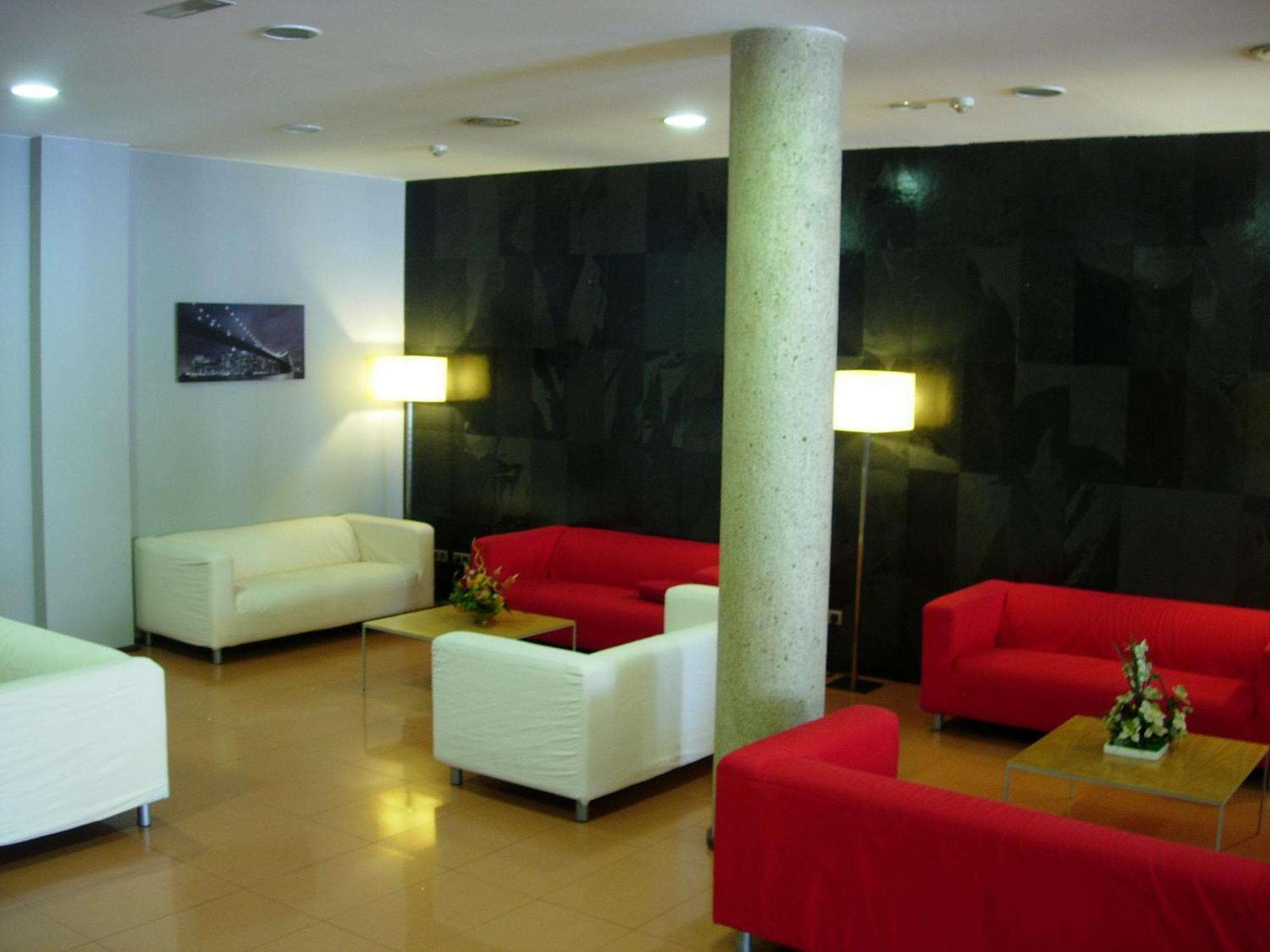 Hotel Flora Parc Castelldefels Dış mekan fotoğraf