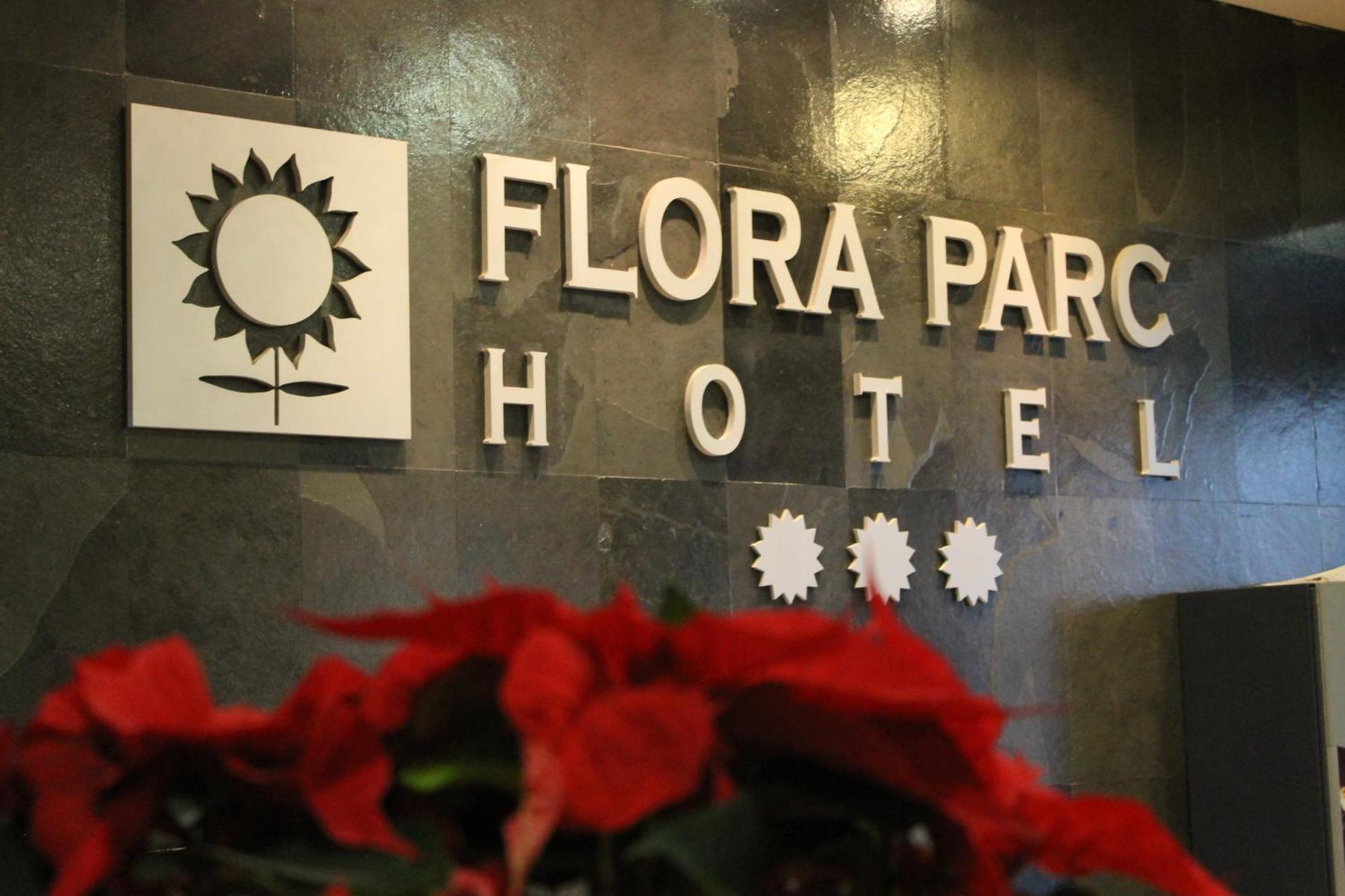 Hotel Flora Parc Castelldefels Dış mekan fotoğraf