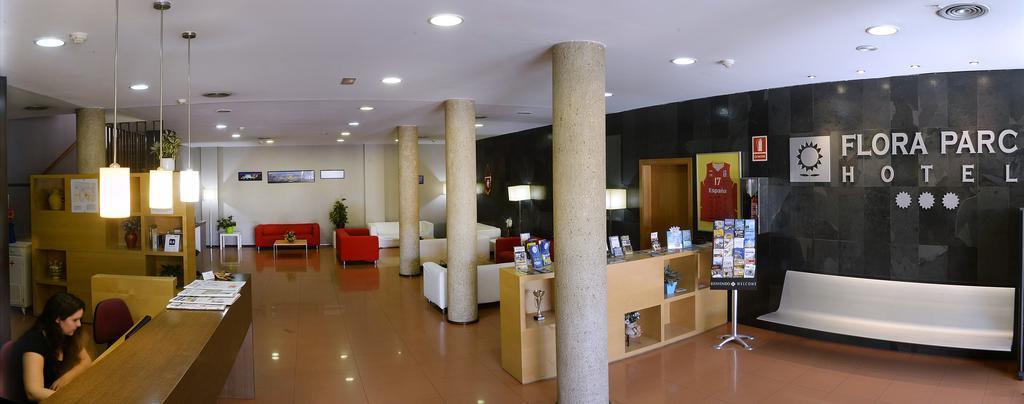 Hotel Flora Parc Castelldefels Dış mekan fotoğraf