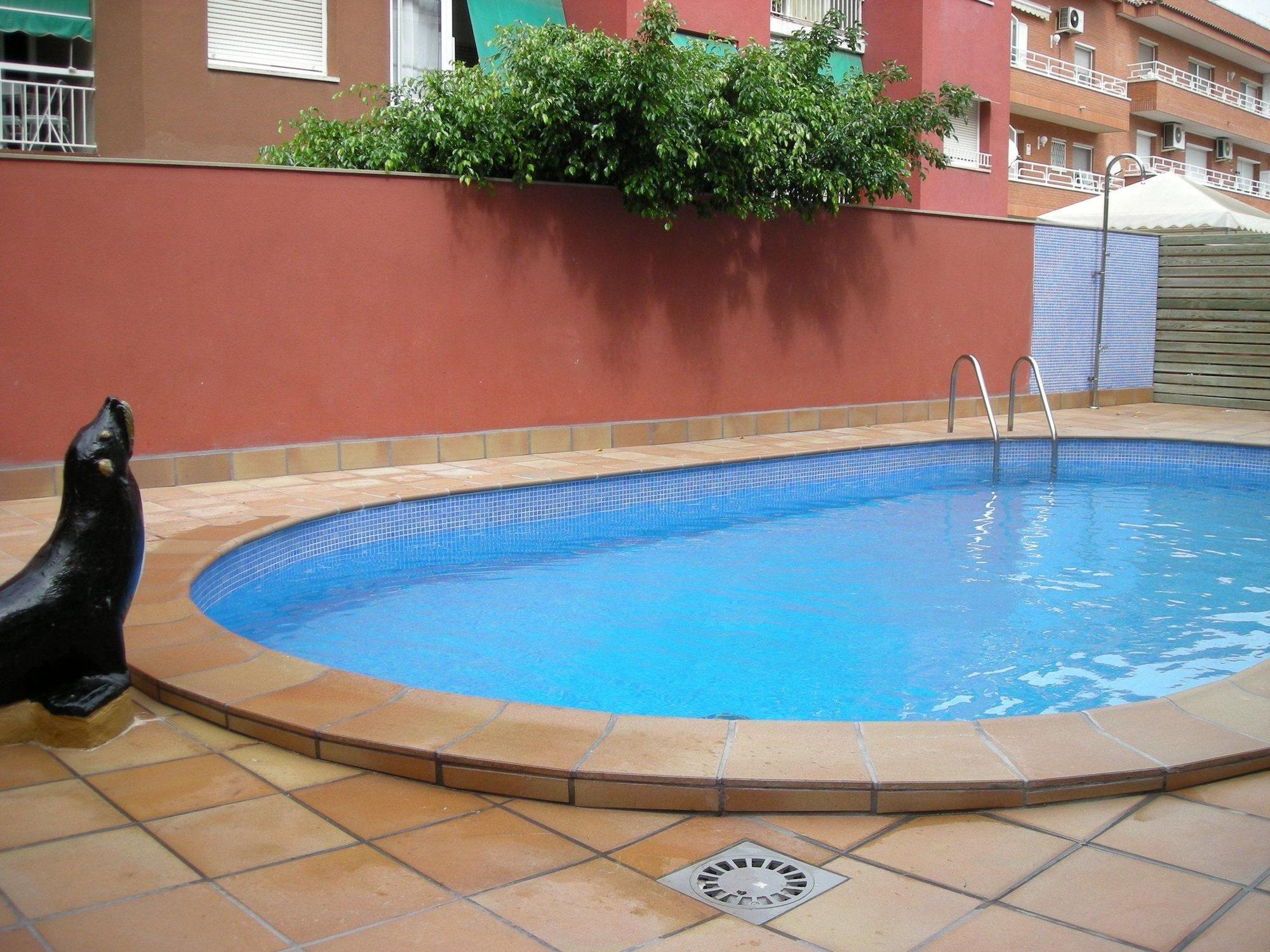 Hotel Flora Parc Castelldefels Dış mekan fotoğraf