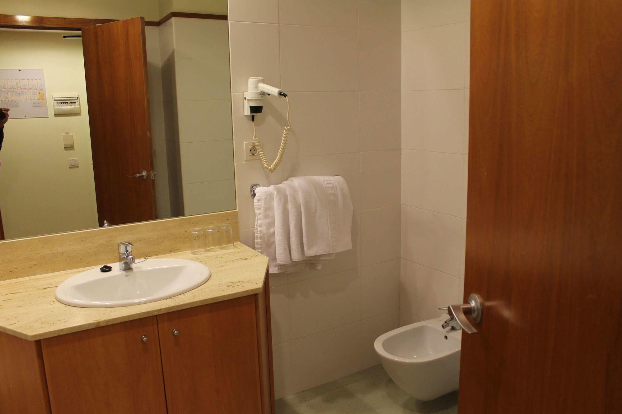 Hotel Flora Parc Castelldefels Dış mekan fotoğraf